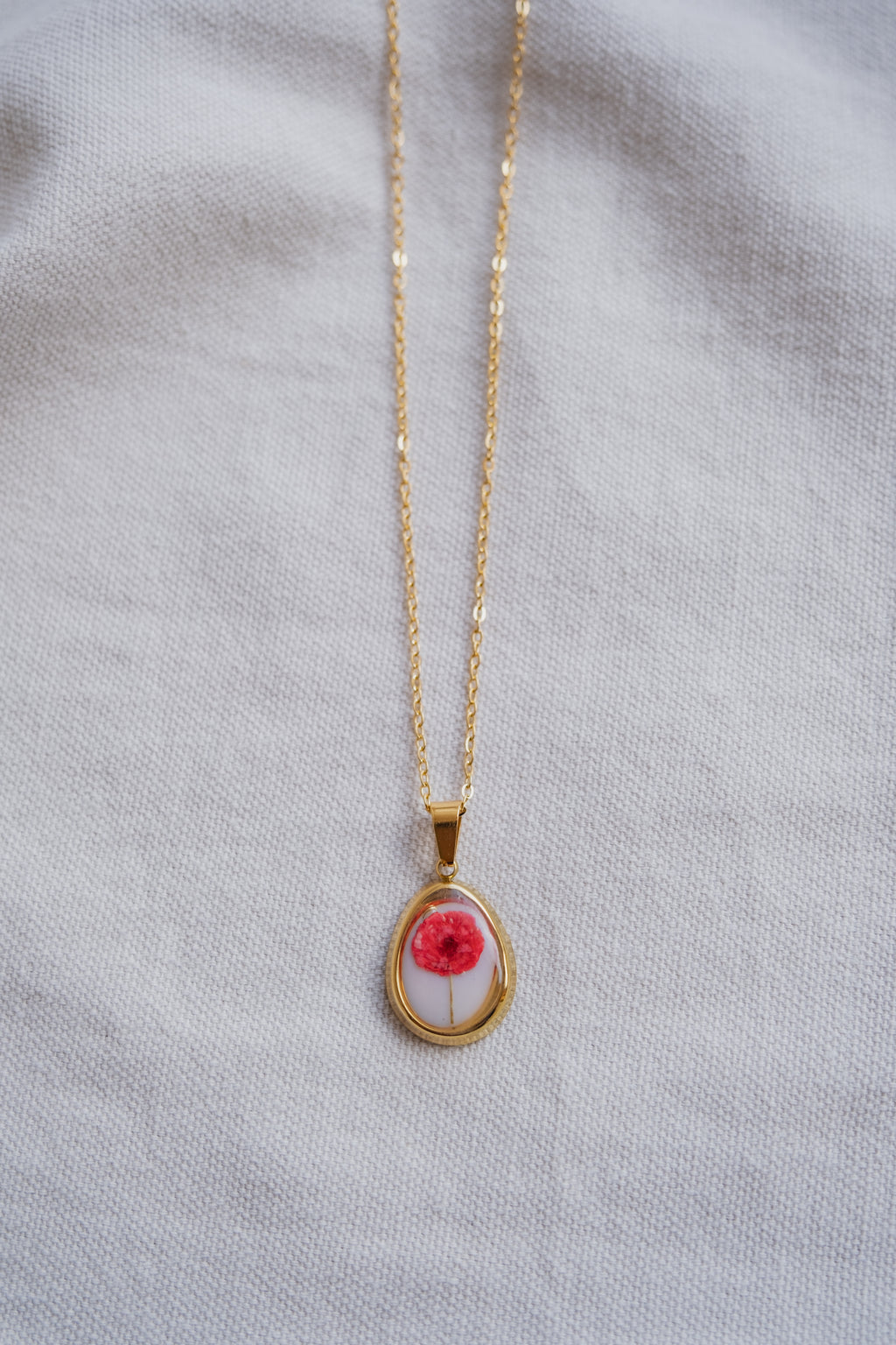 Collana "vintage" con gypsophila rossa
