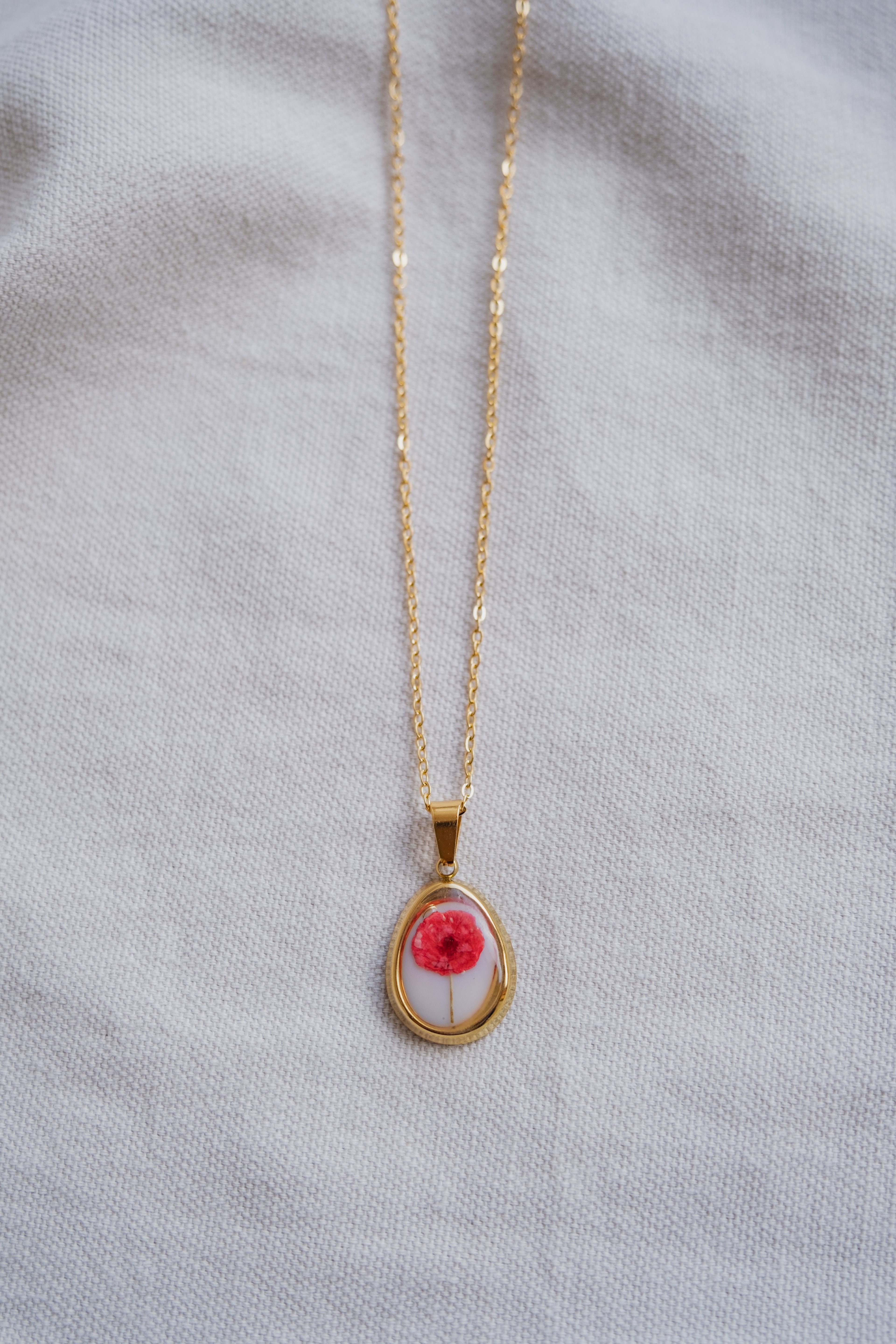 Collana "vintage" con gypsophila rossa