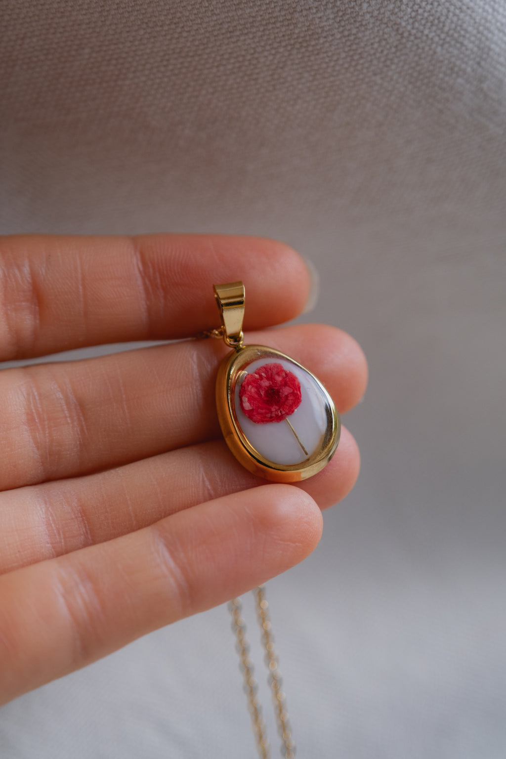 Collana "vintage" con gypsophila rossa