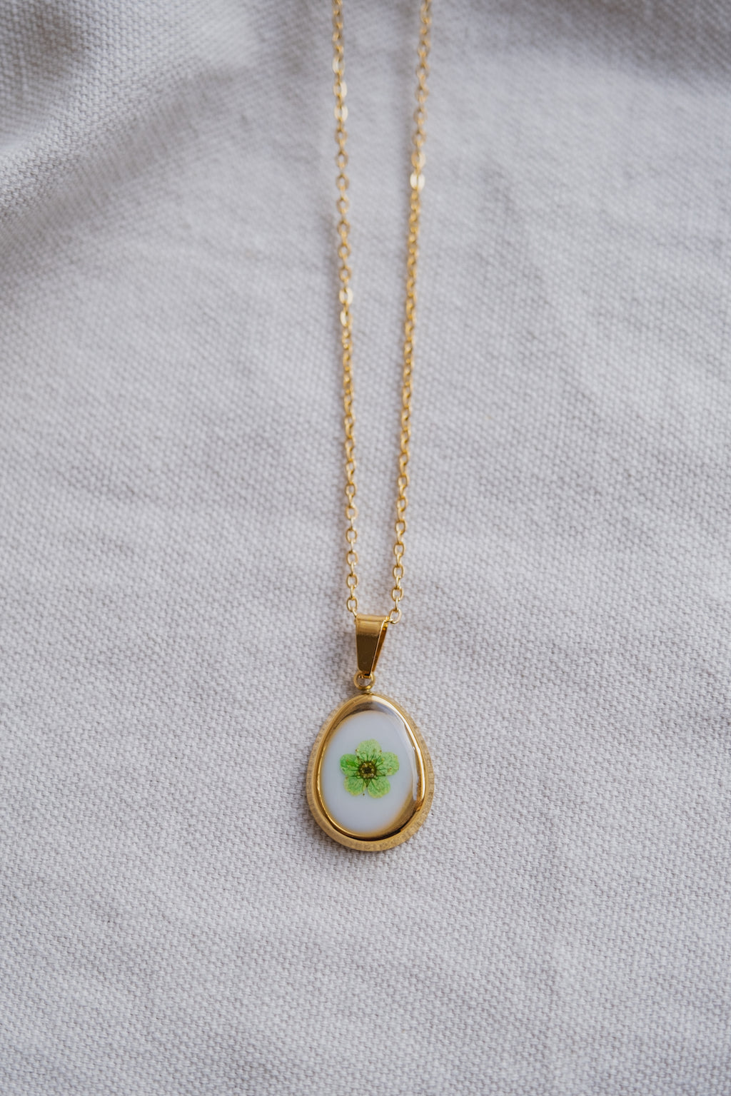 Collana "vintage" con narciso verde