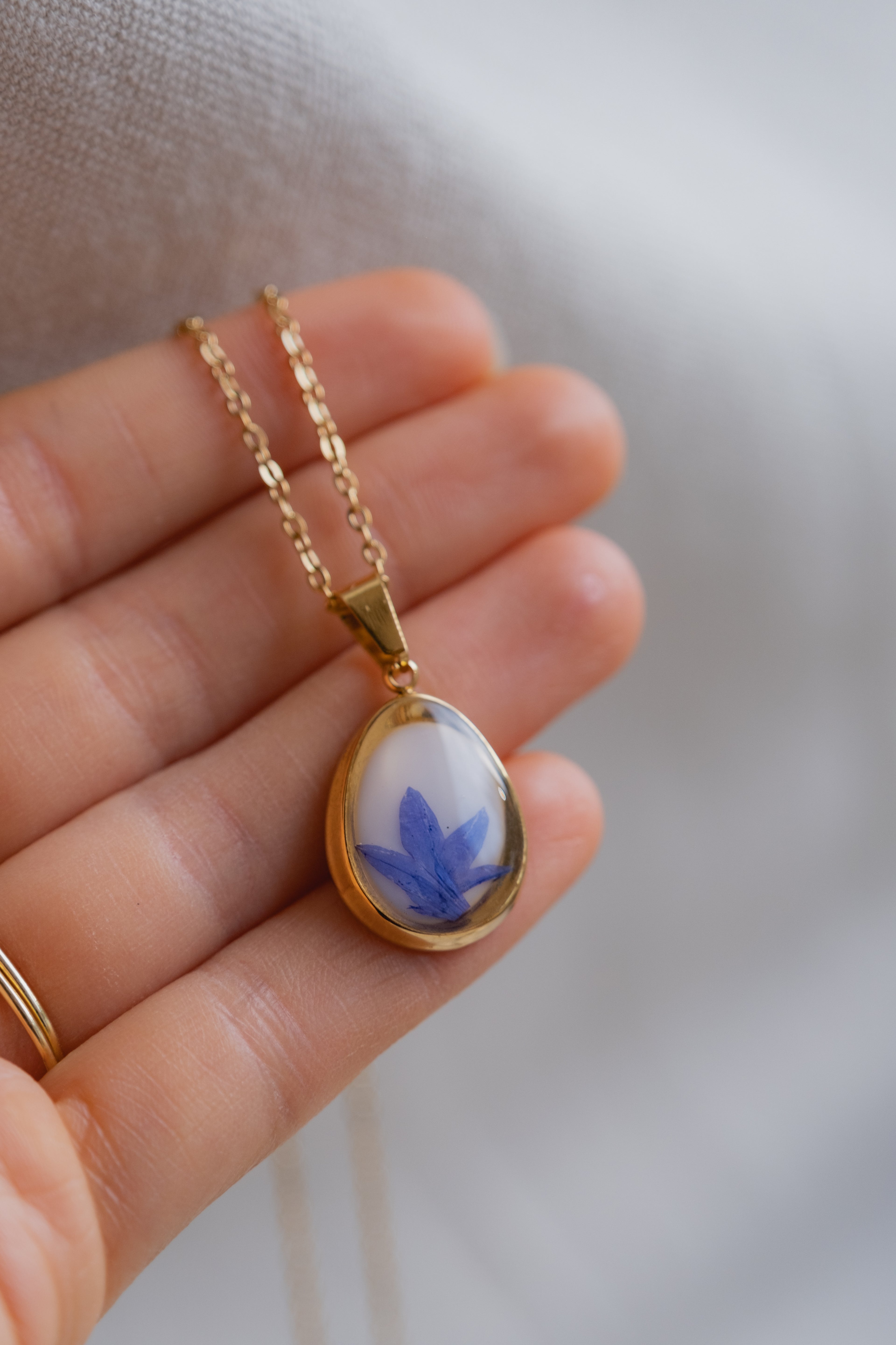 collana "vintage" con fiordaliso