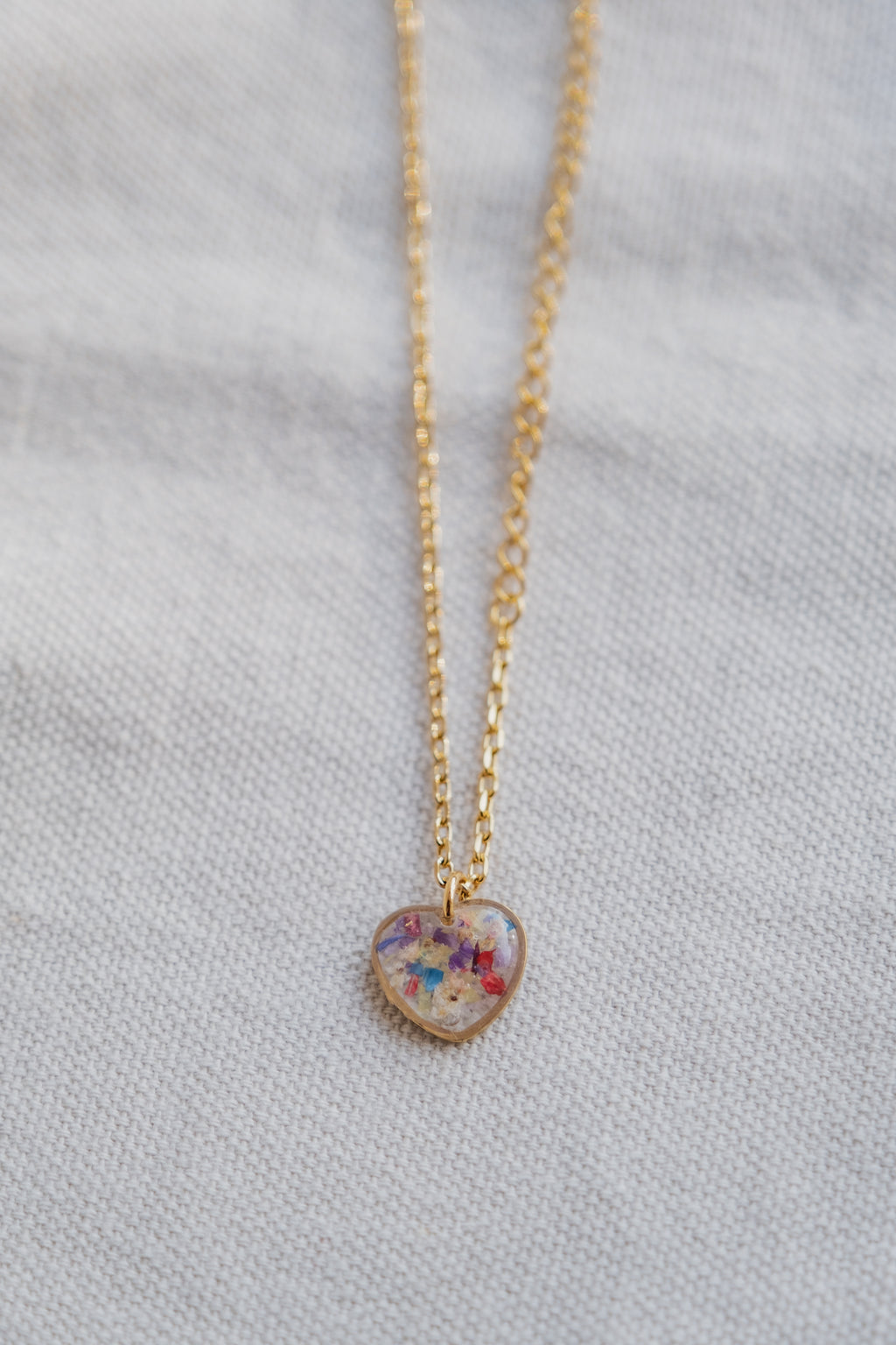 Collana con mix di frammenti di fiori e foglia oro/argento