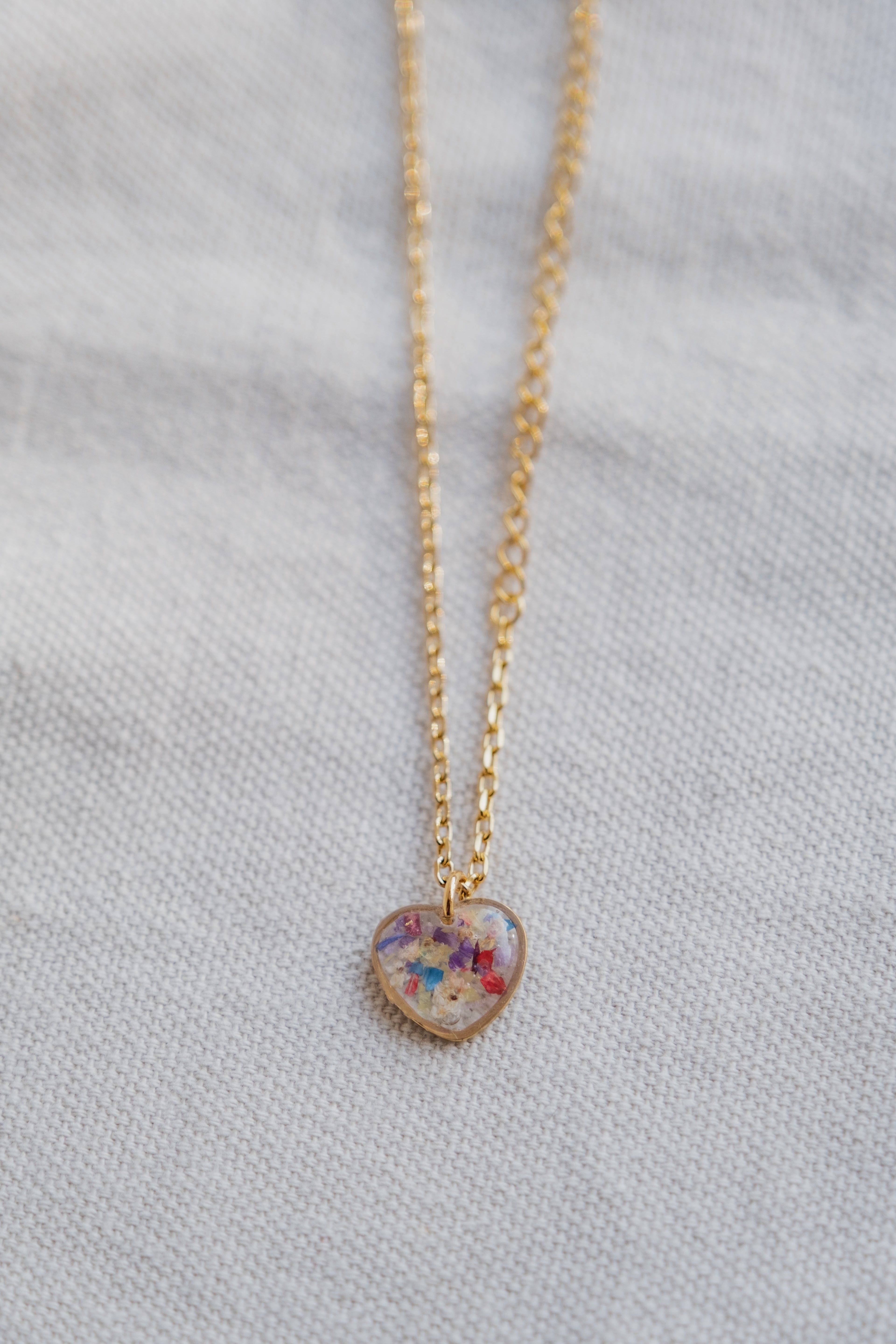 Collana con mix di frammenti di fiori e foglia oro/argento