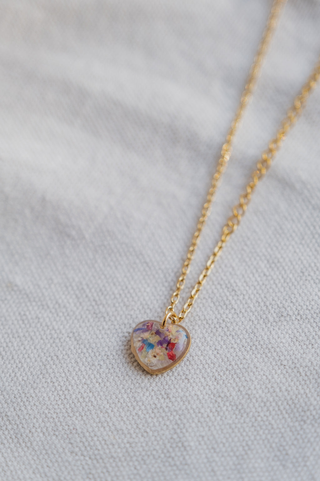 Collana con mix di frammenti di fiori e foglia oro/argento