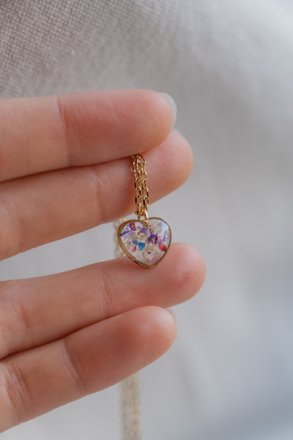 Collana con mix di frammenti di fiori e foglia oro/argento