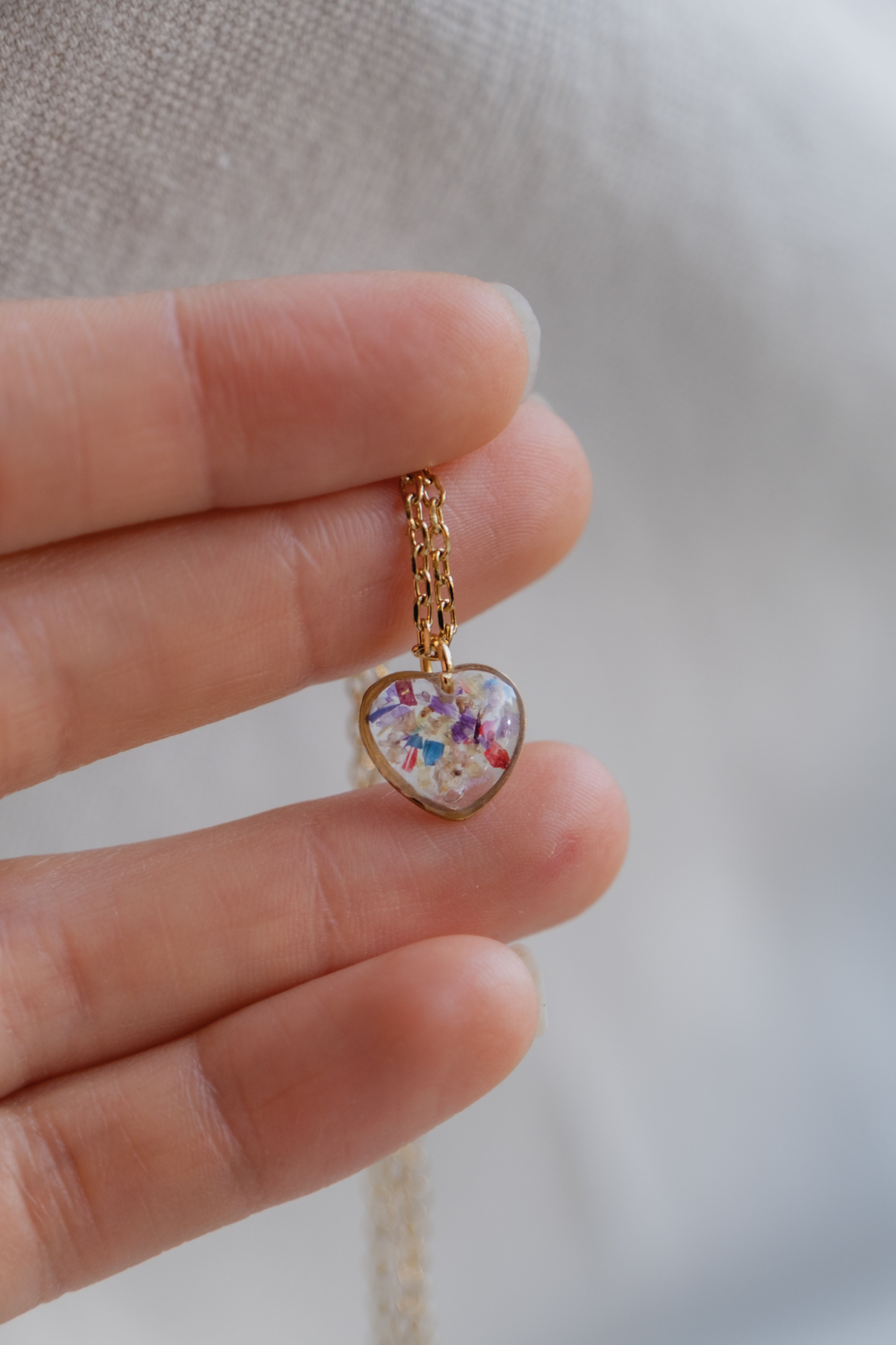 Collana con mix di frammenti di fiori e foglia oro/argento