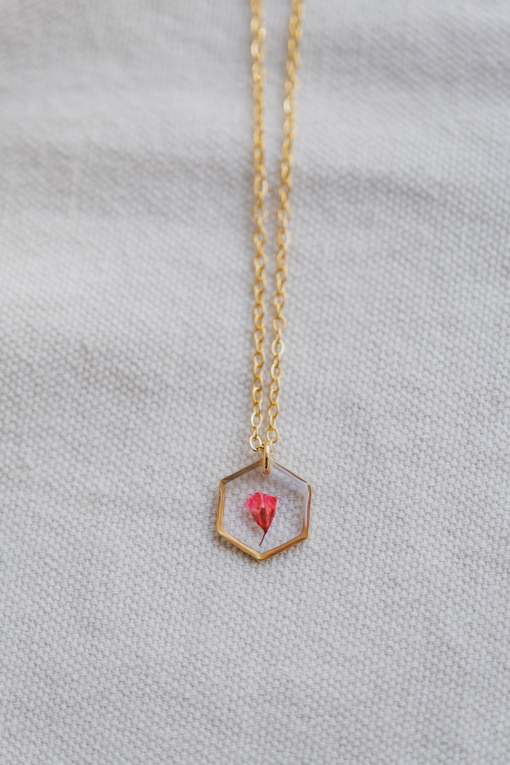Collana con gypsophila rossa