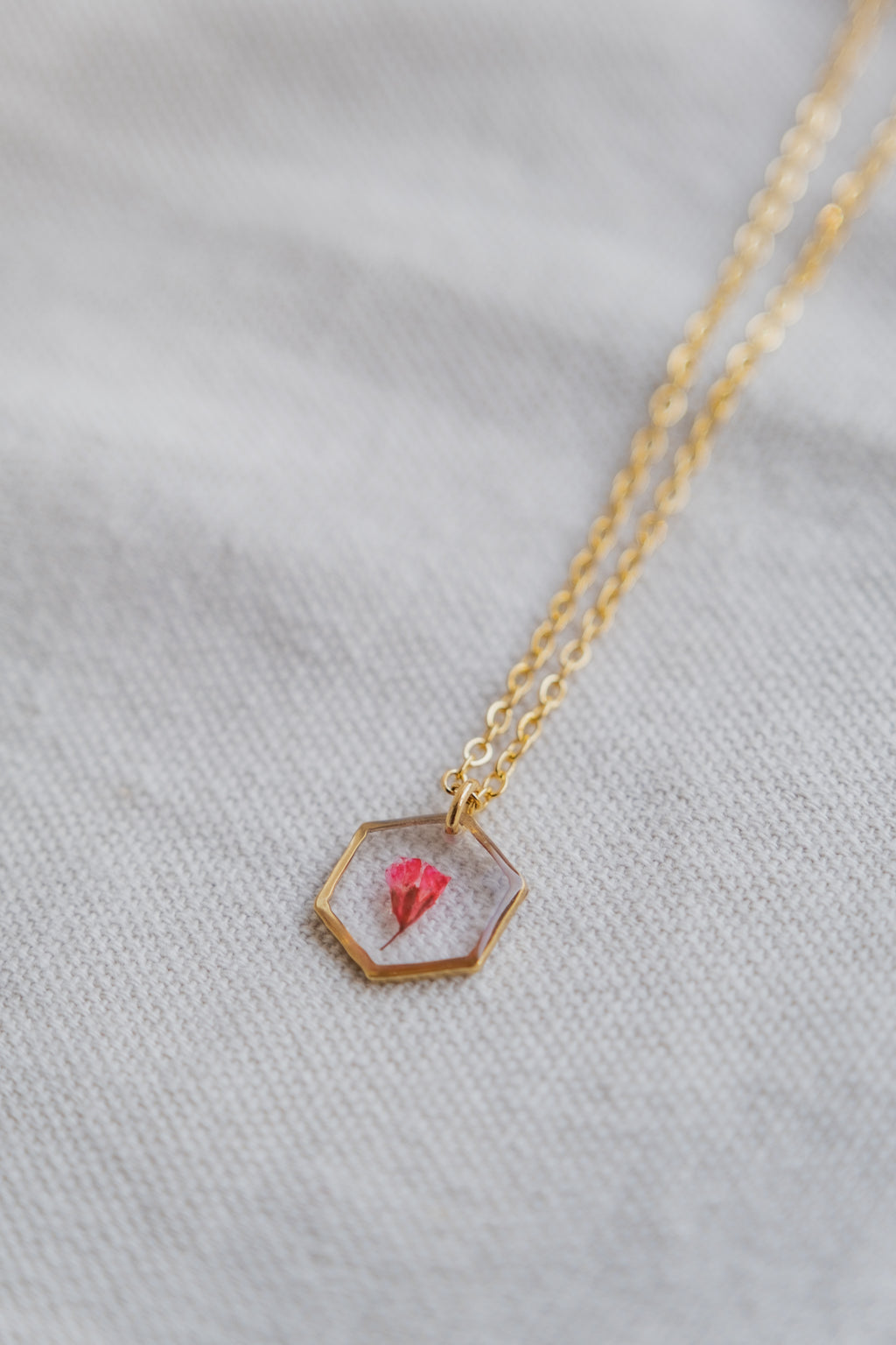 Collana con gypsophila rossa