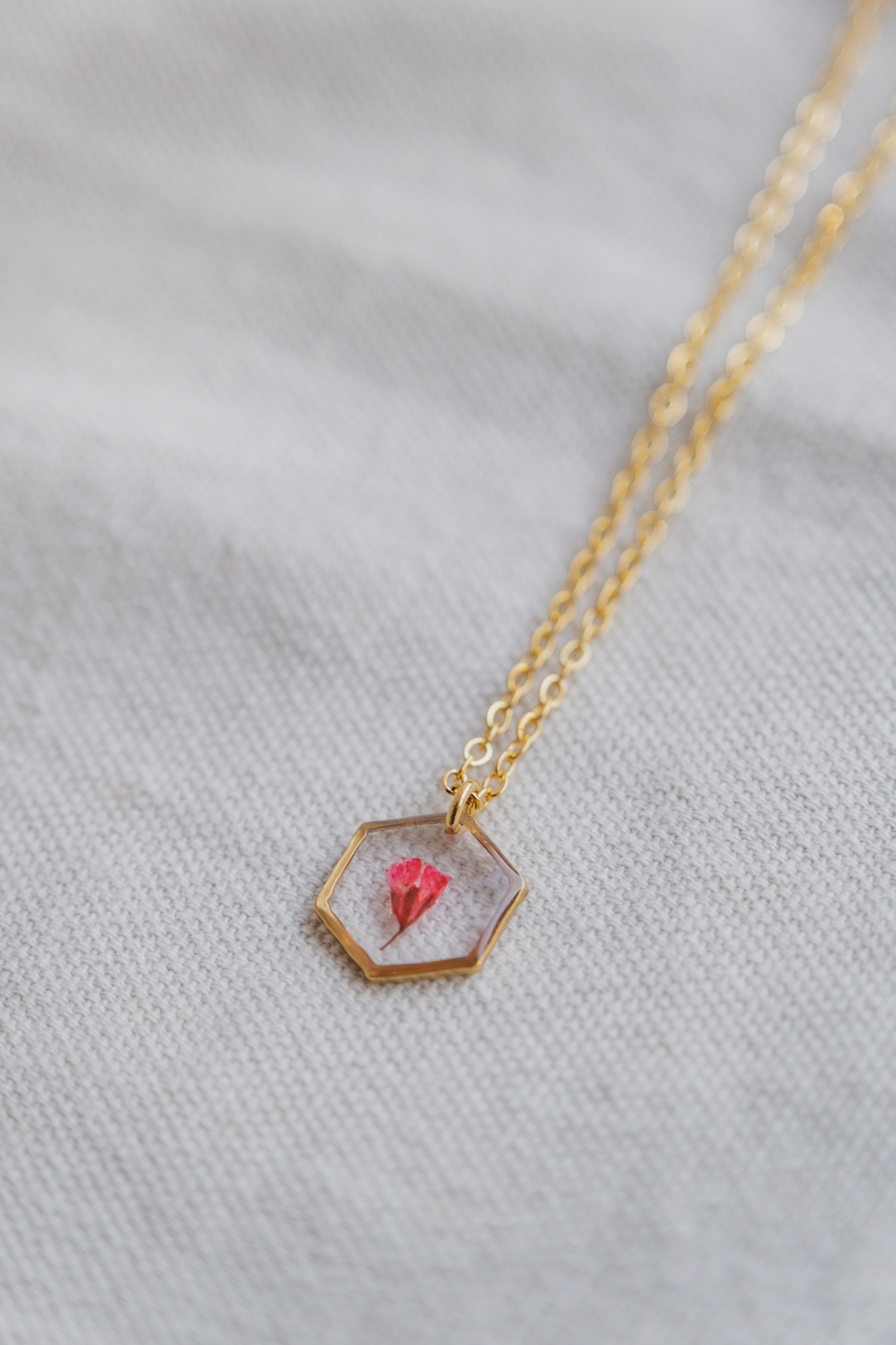 Collana con gypsophila rossa