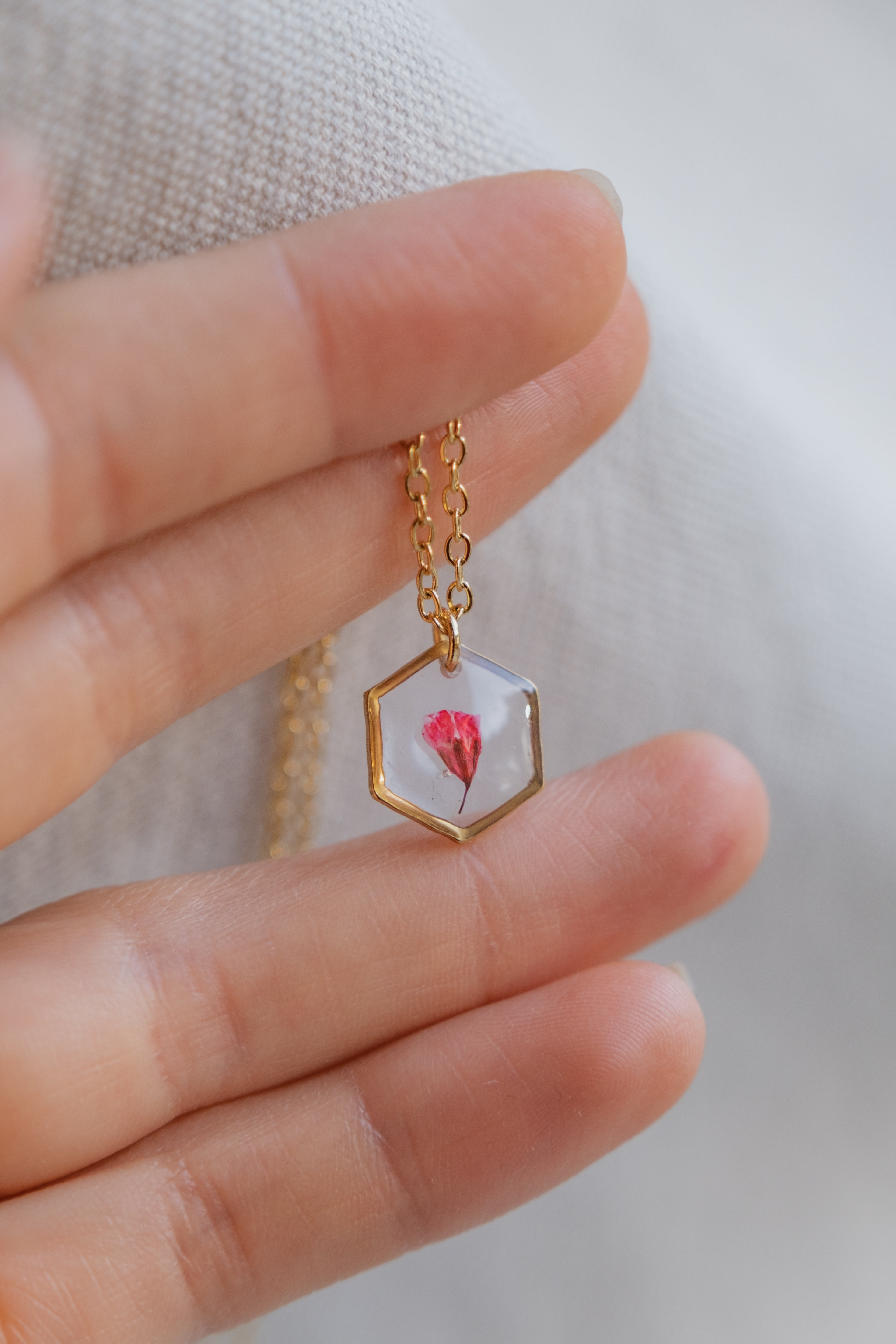 Collana con gypsophila rossa