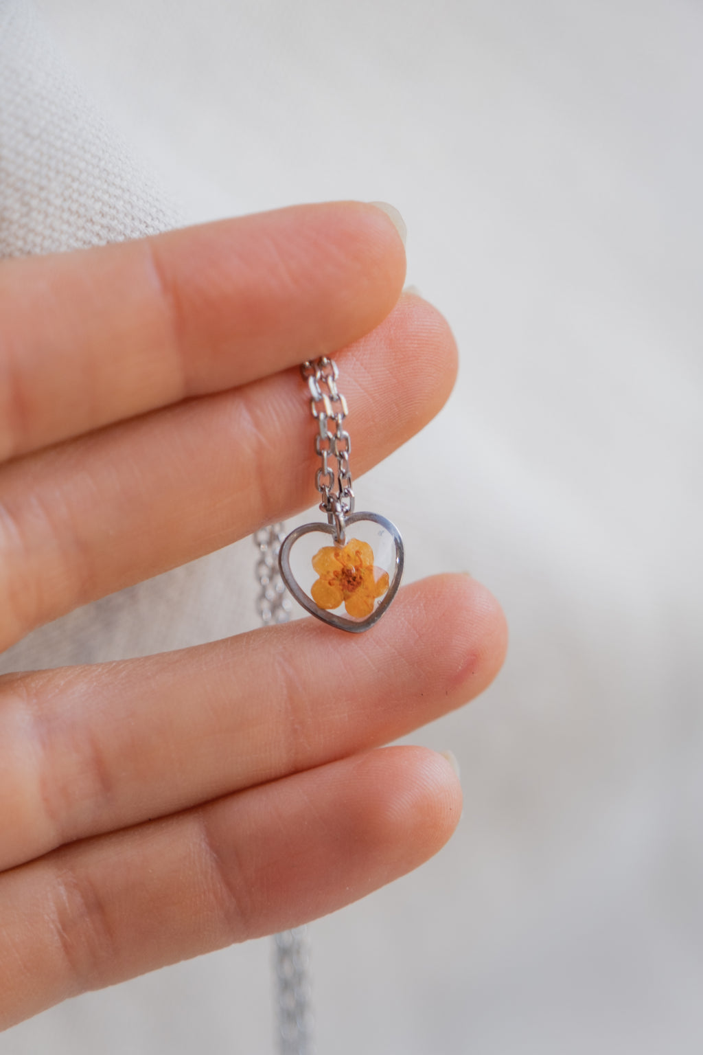 Collana cuore con narciso
