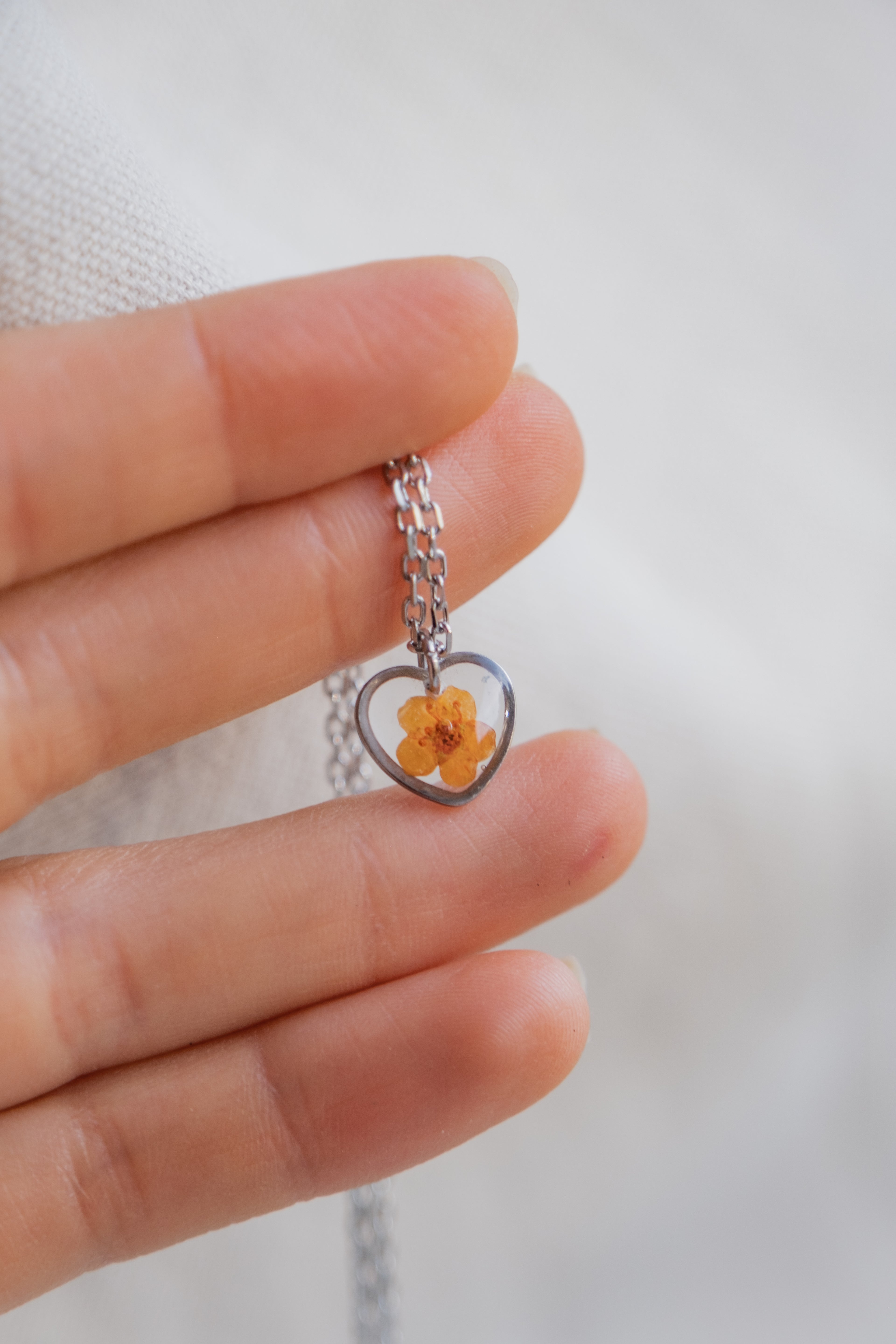 Collana cuore con narciso