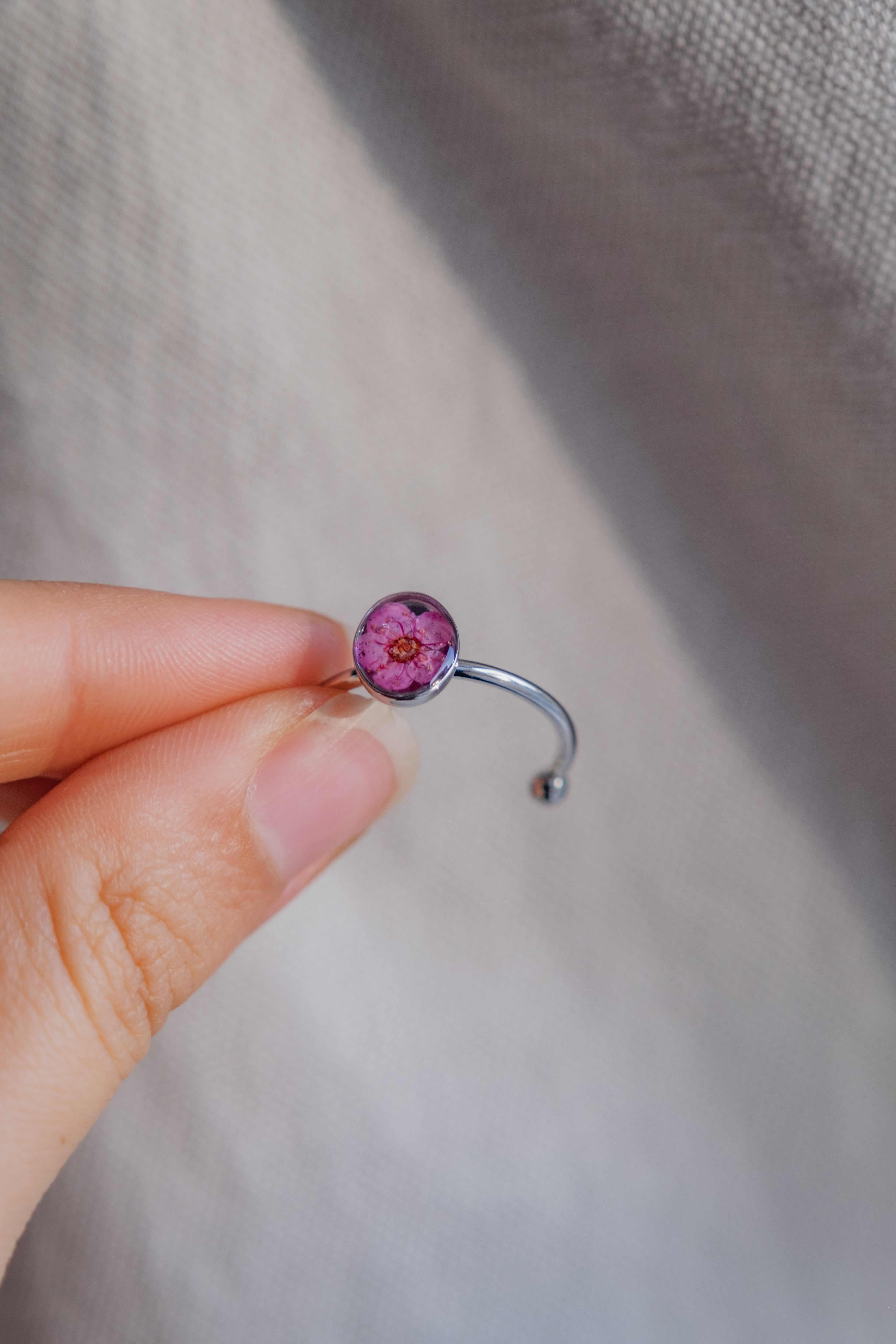 Anello con narciso fucsia