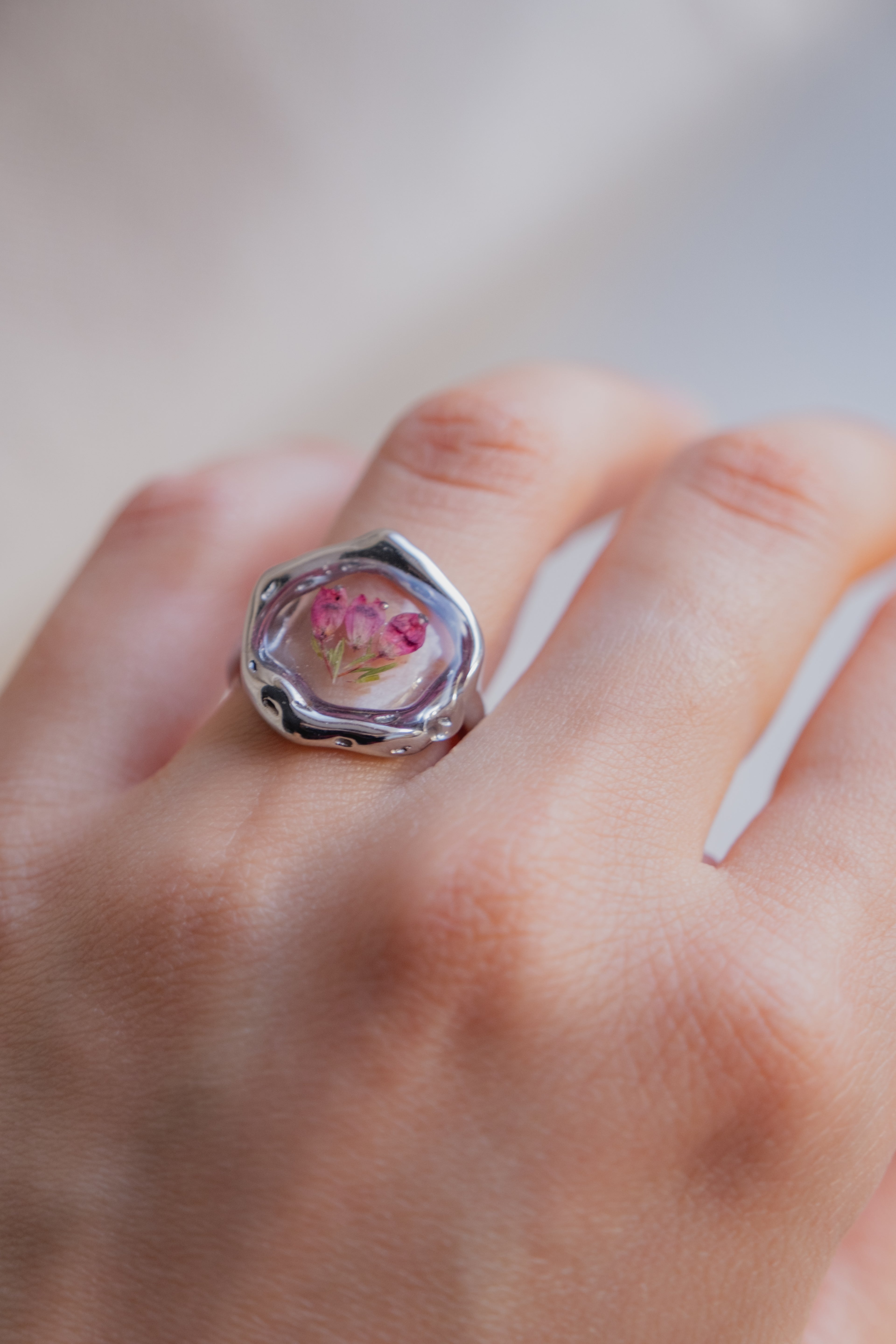 Anello irregolare con fiori di Erica