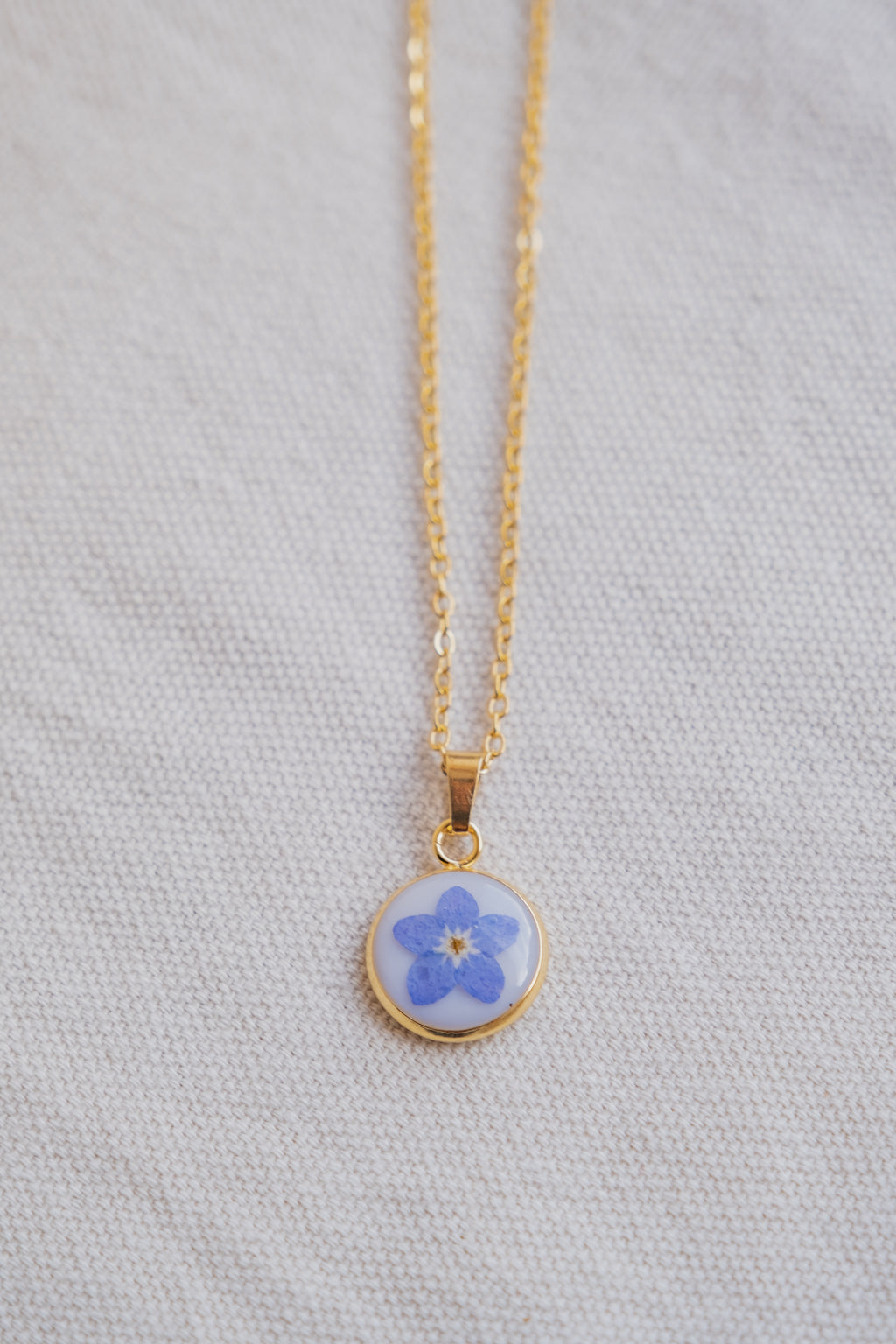 Collana fondo colorato con Myosotis "Non ti scordar di me"