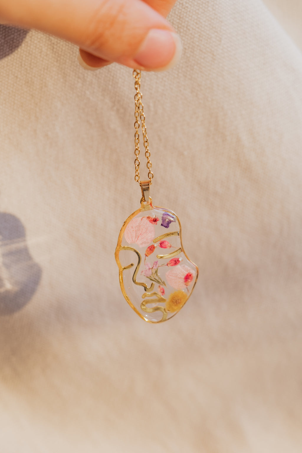 Collana "volto" con mix di fiori