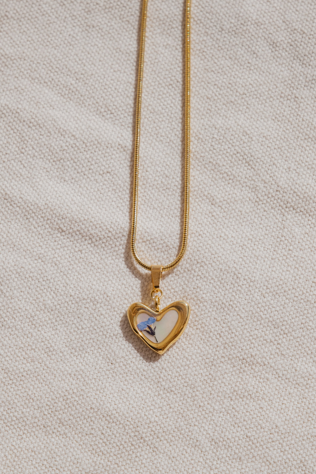 Collana cuore con fondo in madreperla e "Non ti scordar di me"