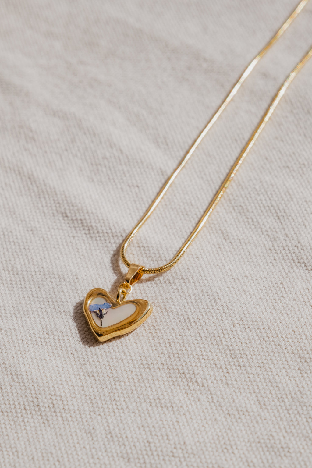 Collana cuore con fondo in madreperla e "Non ti scordar di me"