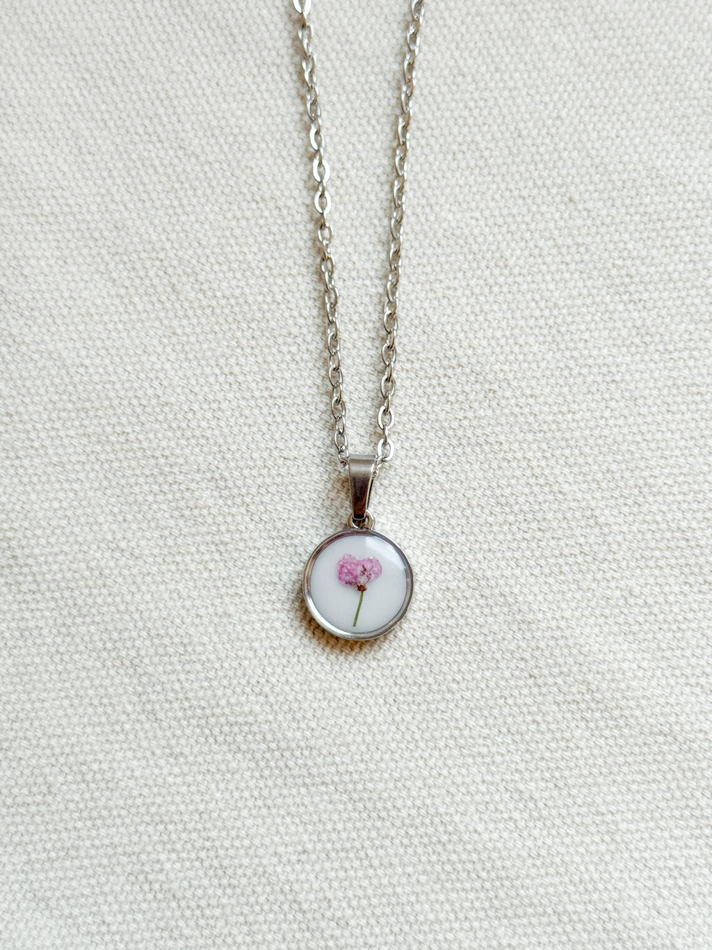 Collana con base colorata e Alisso