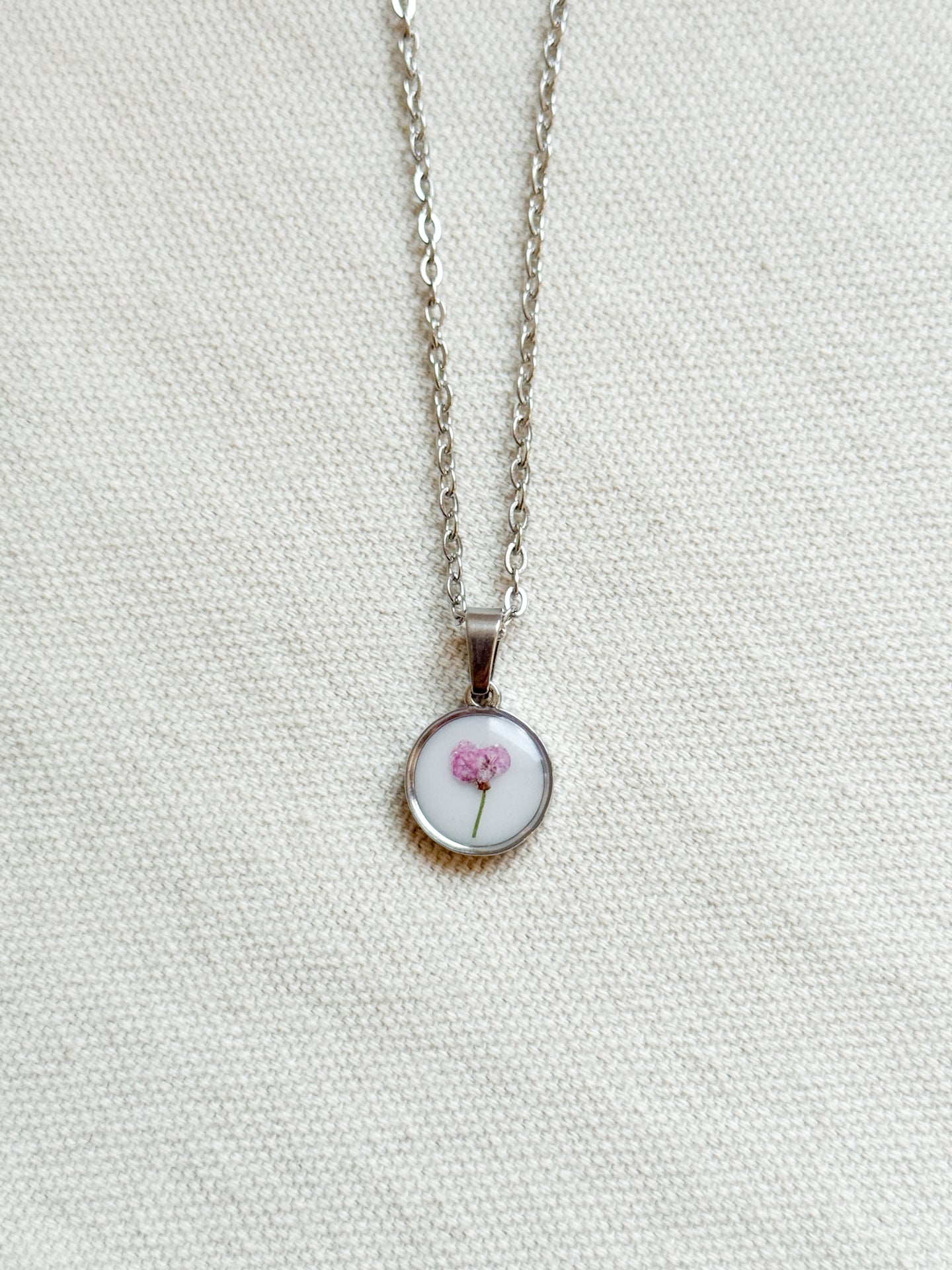 Collana con base colorata e Alisso