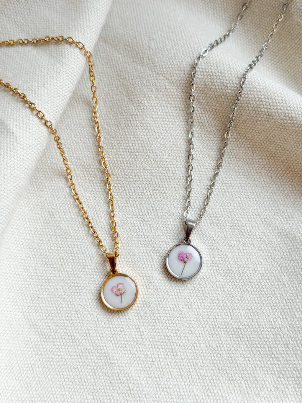 Collana con base colorata e Alisso