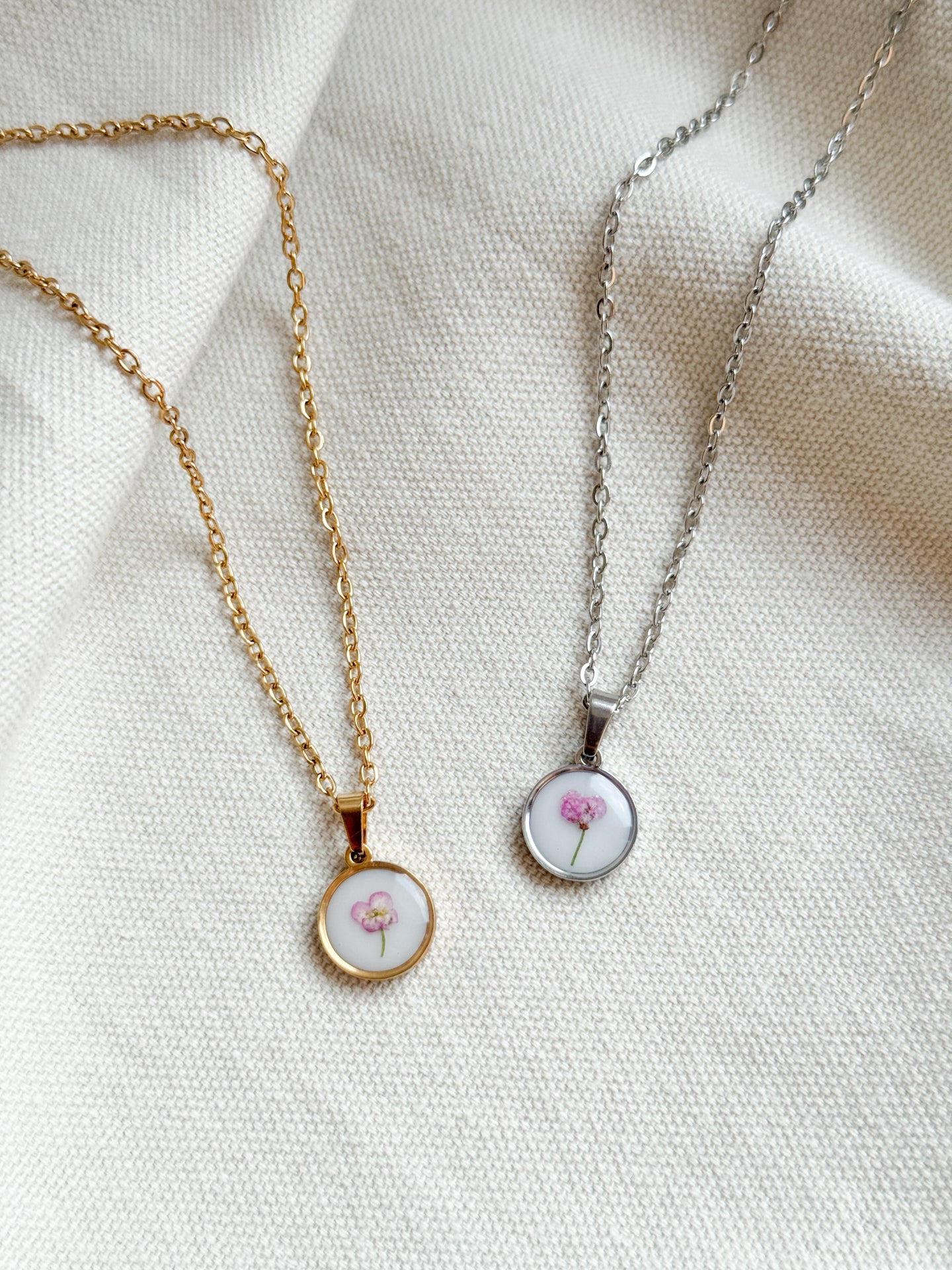 Collana con base colorata e Alisso