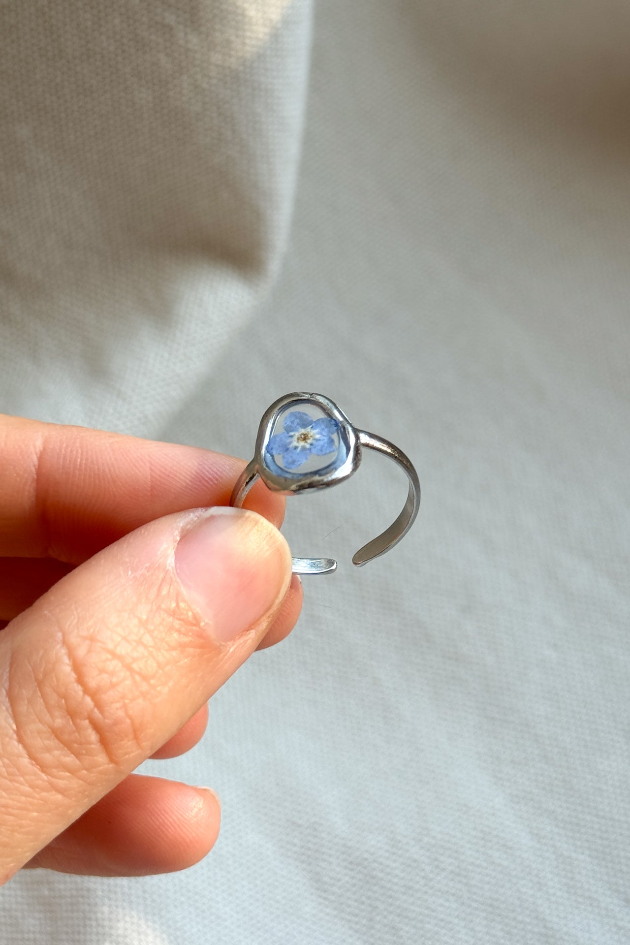 Anello ovale con fondo trasparente e "non ti scordar di me"