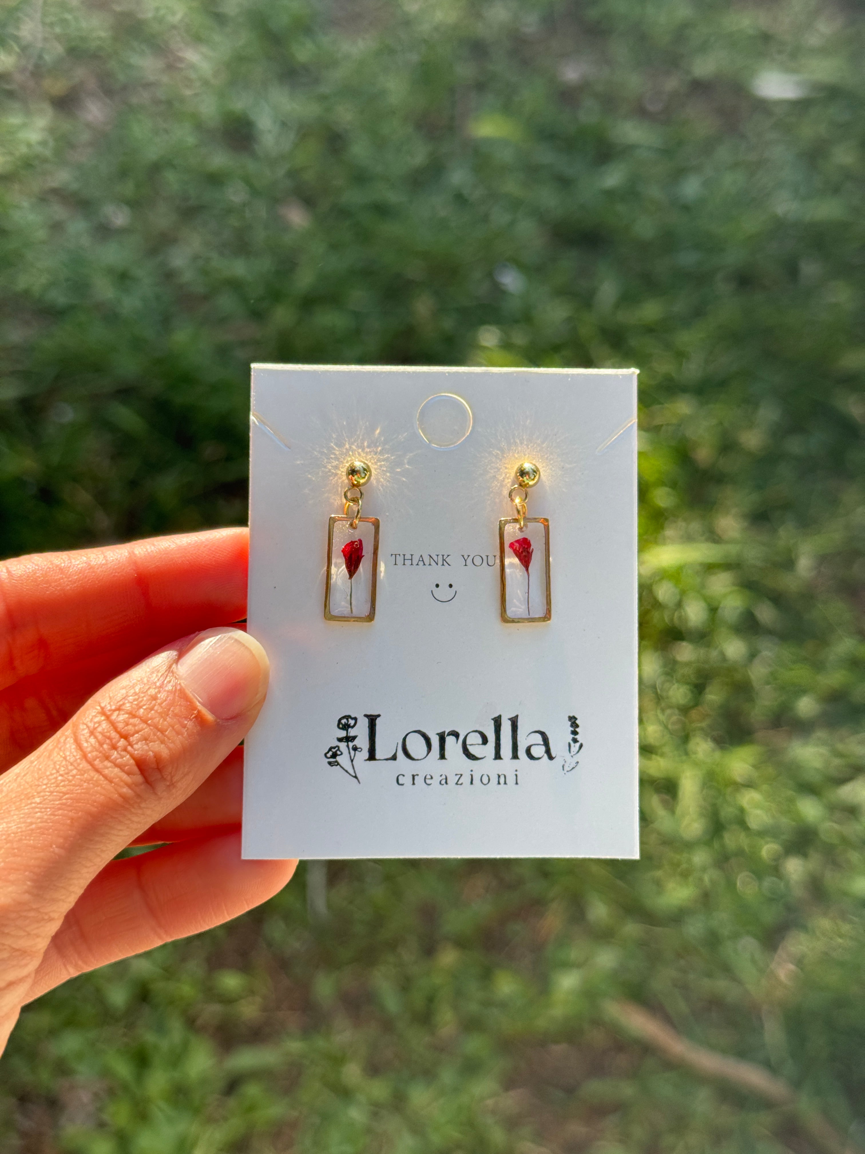 Orecchini rettangolari con Gypsophila rossa