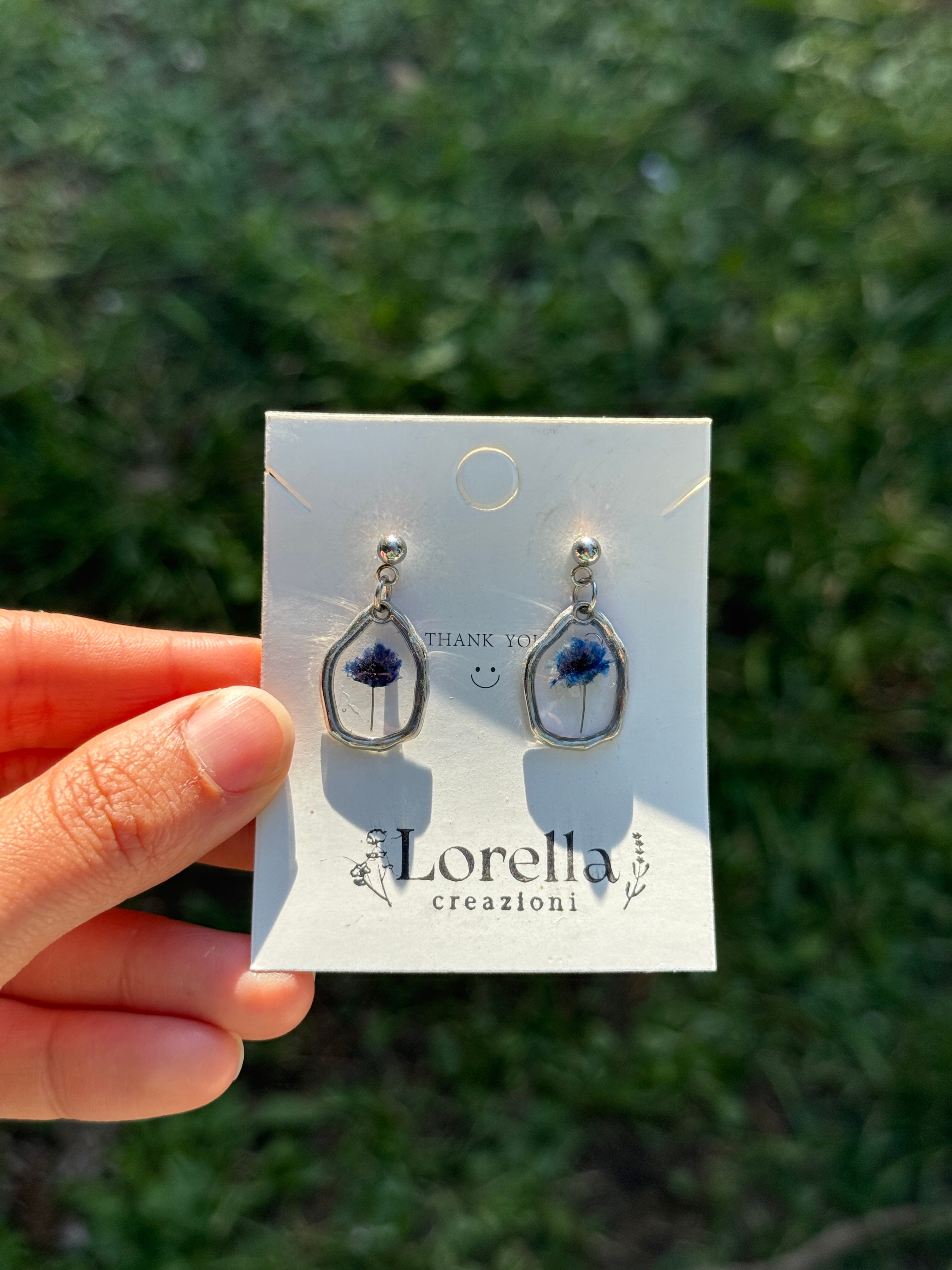 Orecchini a goccia irregolare con Gypsophila blu